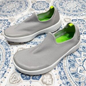 Oofos Oomg Women’s Slip On Size 10